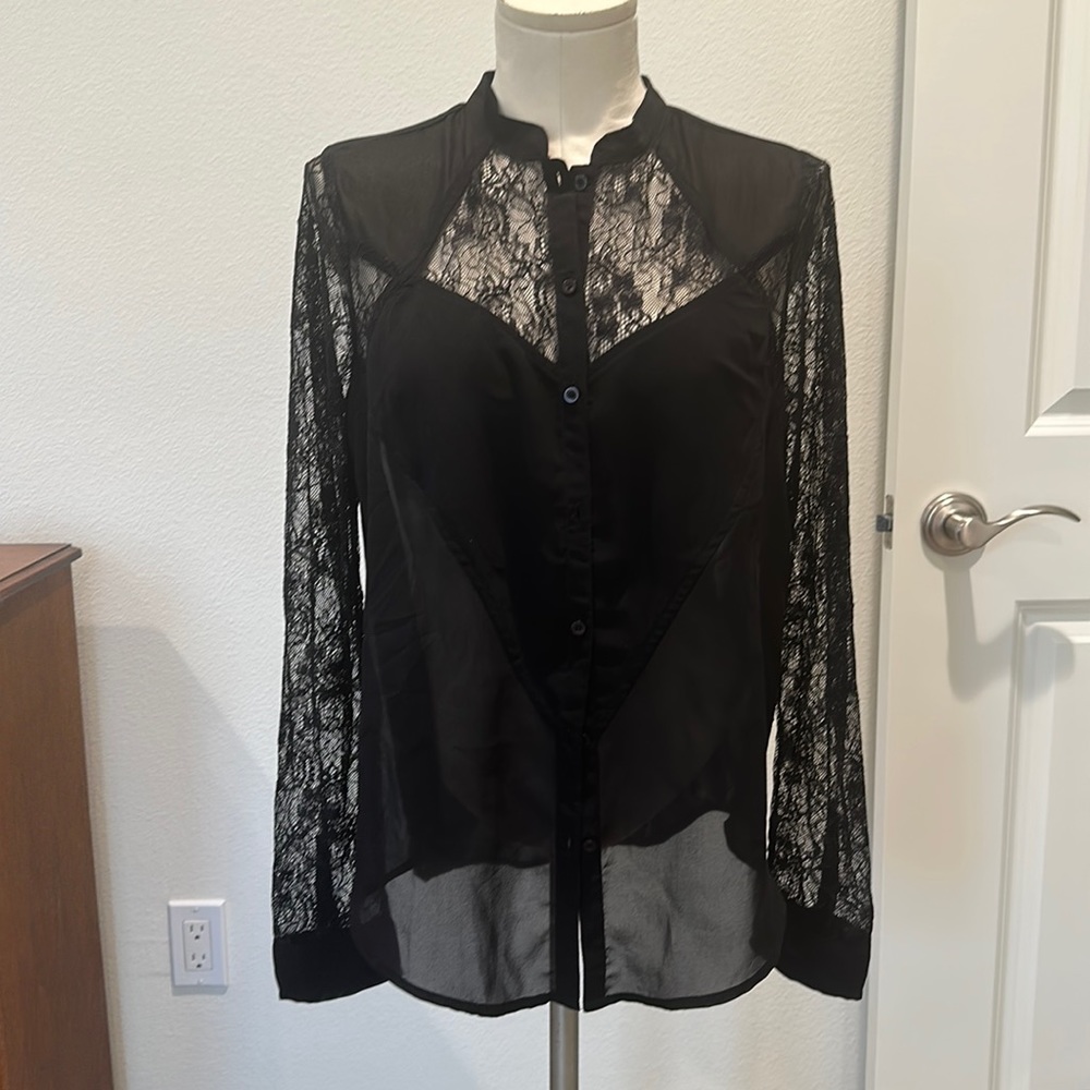 Tildon. Black Lacey button up top. Small.